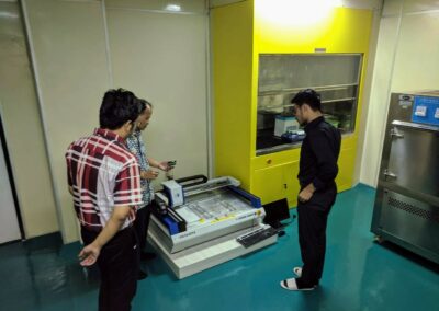 SIG Study Visit Ke Laboratorium Mikroelektronika Lab 2